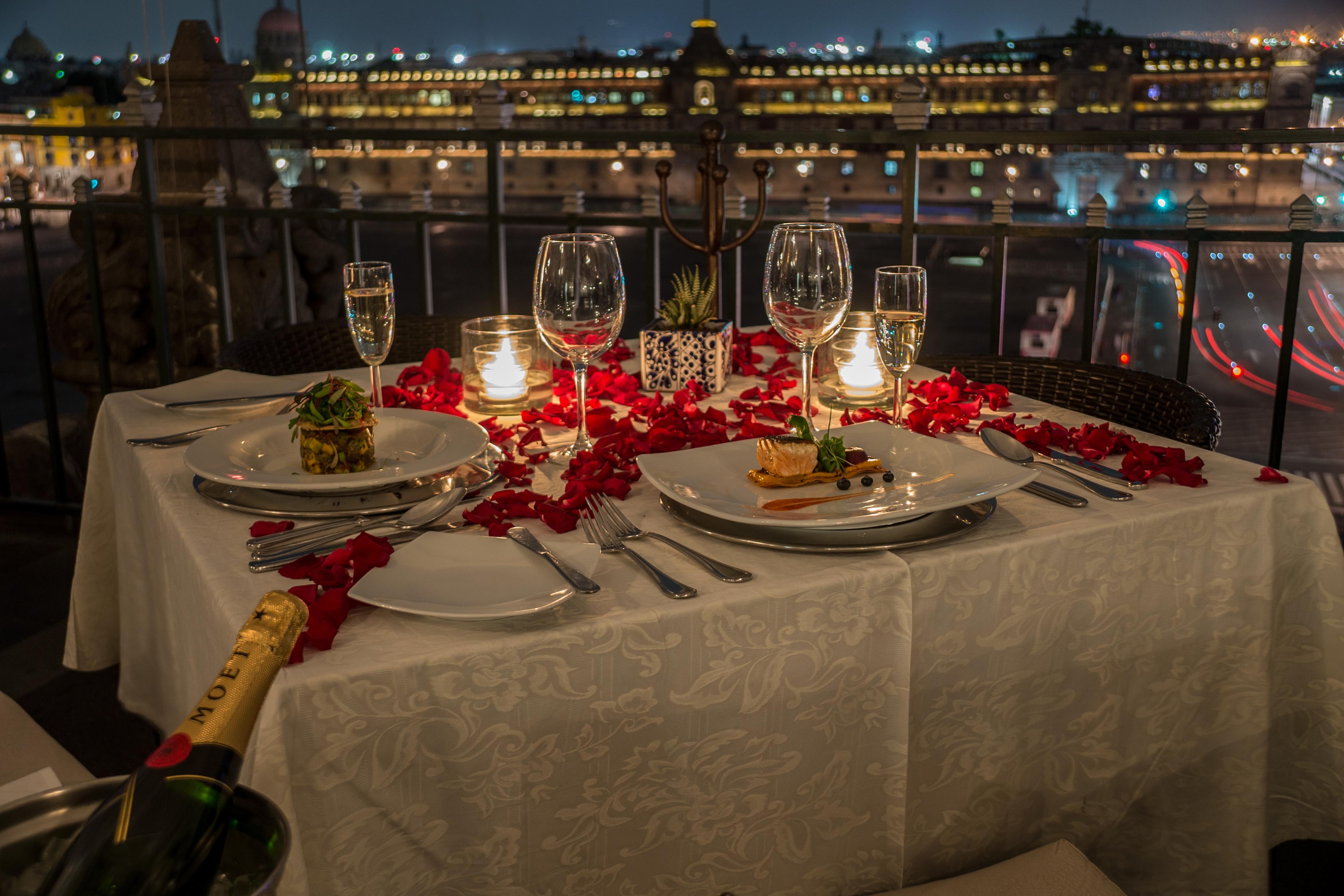 Gran Hotel Ciudad De Mexico Zocalo View Εξωτερικό φωτογραφία A table set for a meal